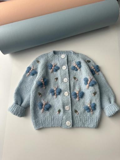 Описание "BUTTERFLY CARDI" (кардиган + вышивка)